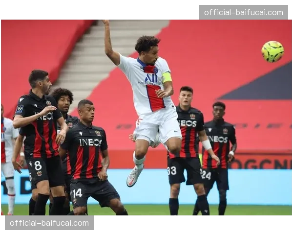 镜头回放：斯特拉斯堡边锋一次转换中的个人突破造点