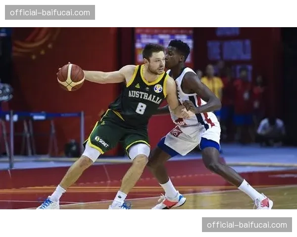 通讯：一次失败的战术执行——慢镜头还原上海队边线球被抢断全过程